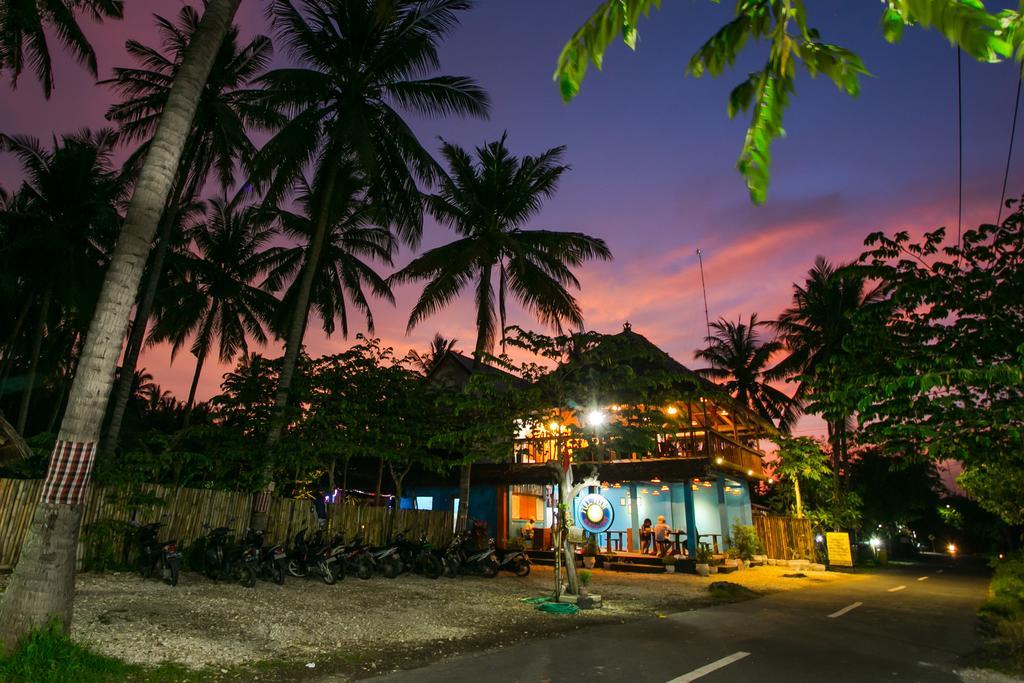 Full Moon Hostel Nusa Penida Exterior photo